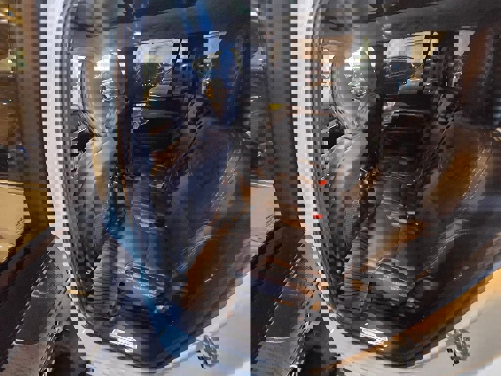 Certified 2024 Volvo XC90 T8 Ultimate w/ Lounge Package image 14