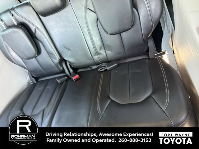 Used 2024 Chrysler Pacifica Touring-L FWD image 9