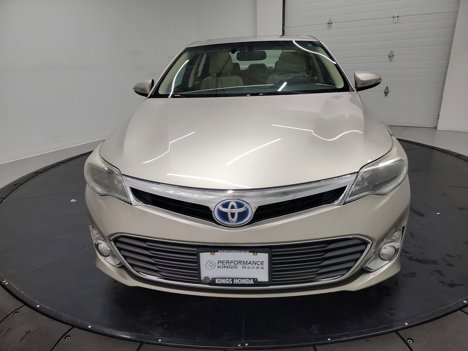 Used 2014 Toyota Avalon Limited image 2