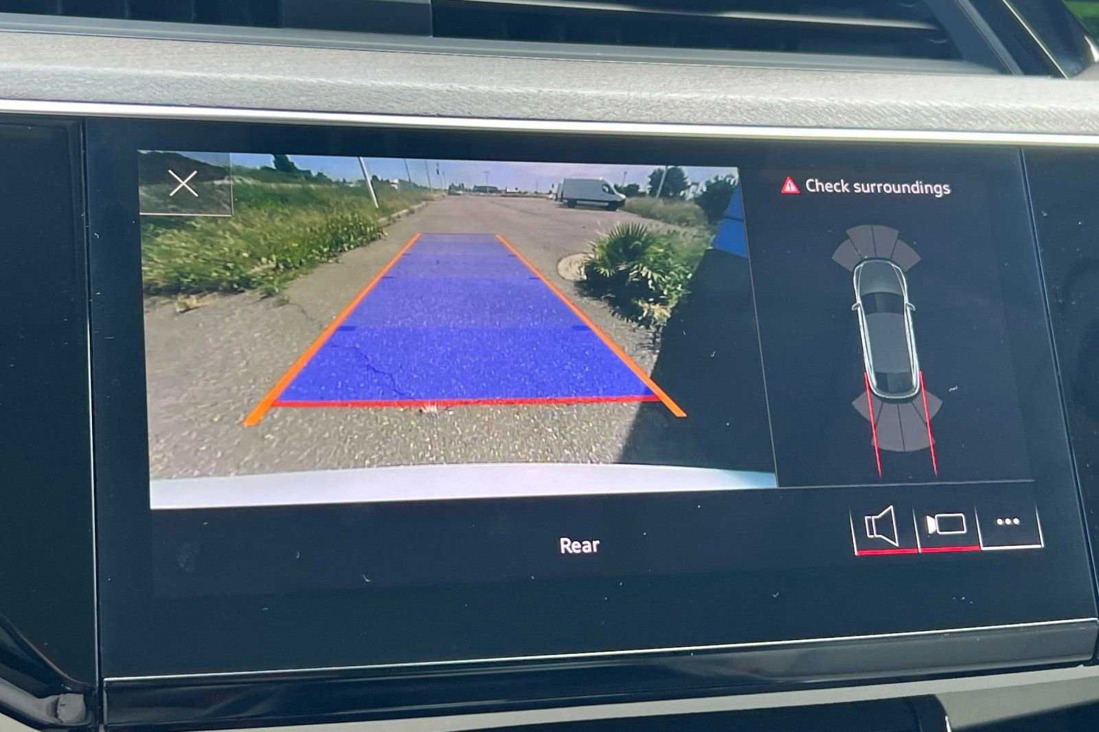 Used 2021 Audi e-tron Premium w/ Towing Package AWD/4WD image 22