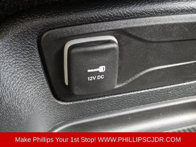Used 2025 Chrysler Pacifica Select FWD image 21