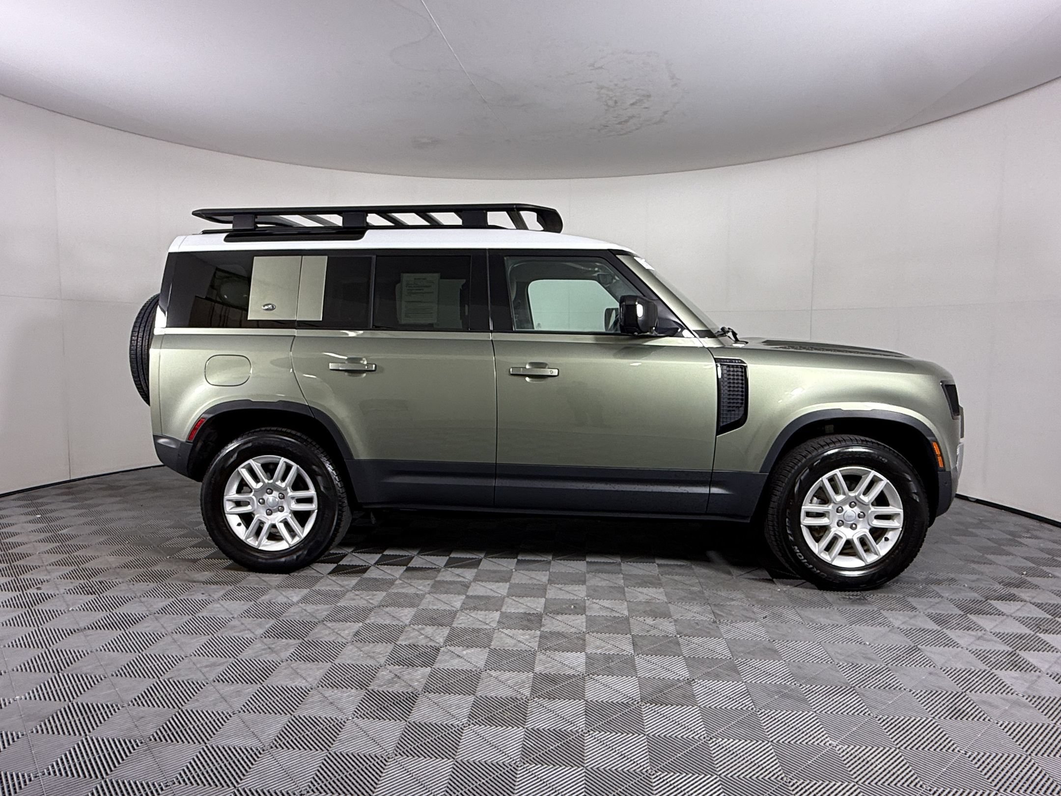 Used 2022 Land Rover Defender 110 S AWD/4WD image 8