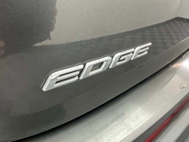 Used 2018 Ford Edge SEL image 25