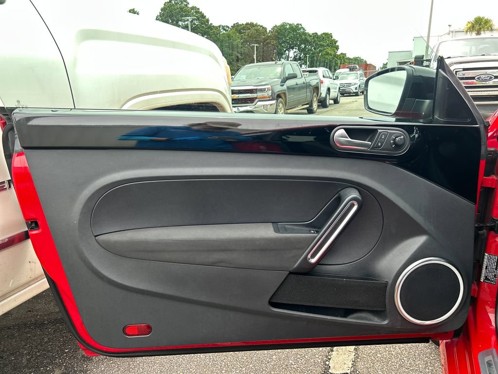 Used 2014 Volkswagen Beetle R-Line FWD image 7