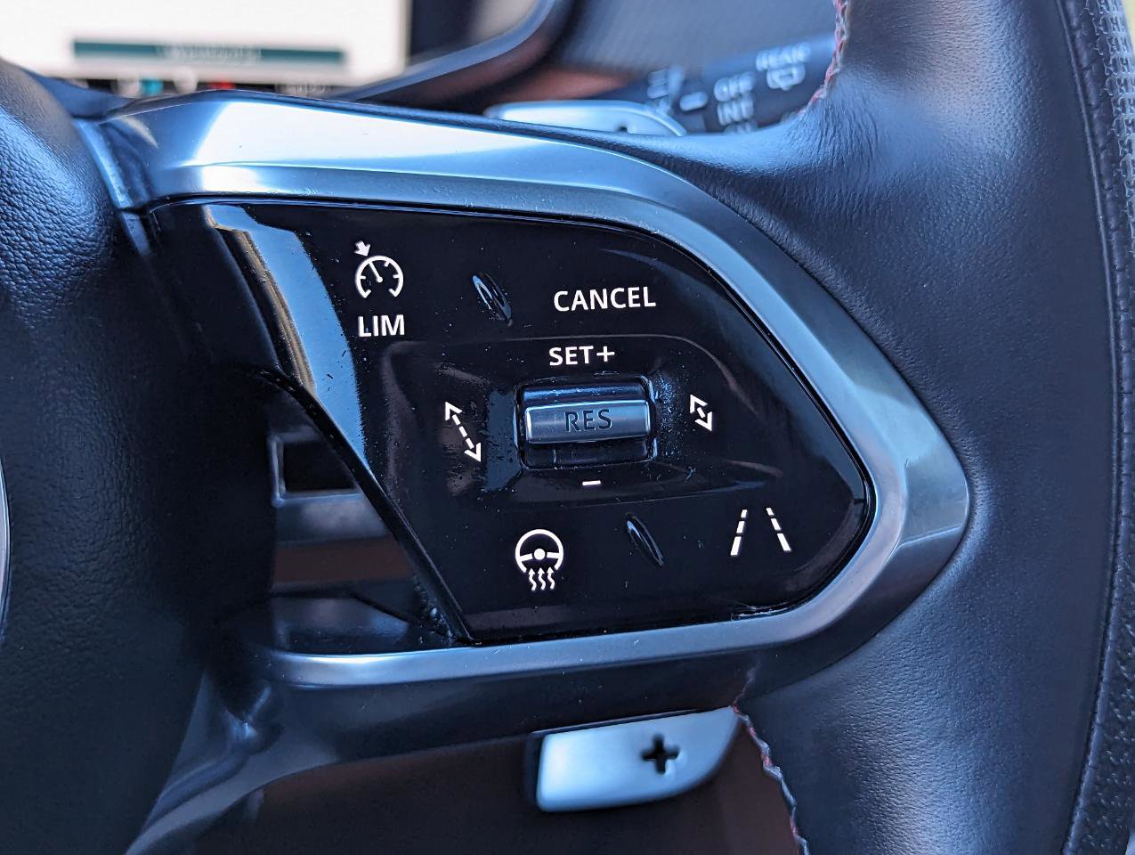 Used 2023 Jaguar F-PACE SVR image 17