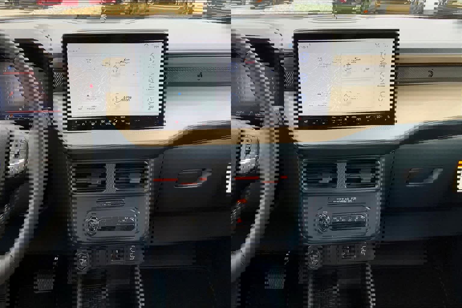 Certified 2025 Ford Maverick Lariat w/ 4K Tow Package image 6