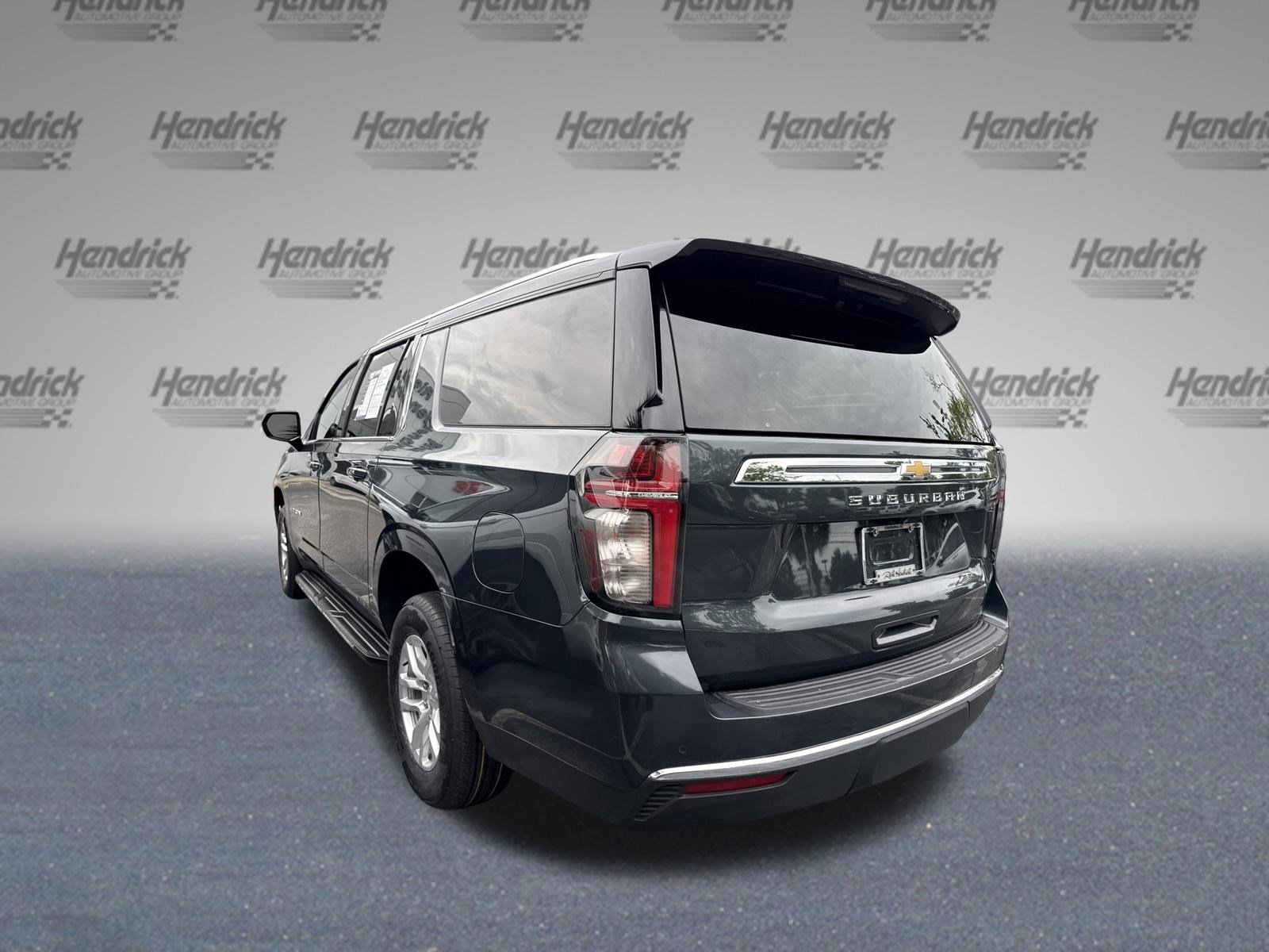 Used 2022 Chevrolet Suburban LS RWD image 6