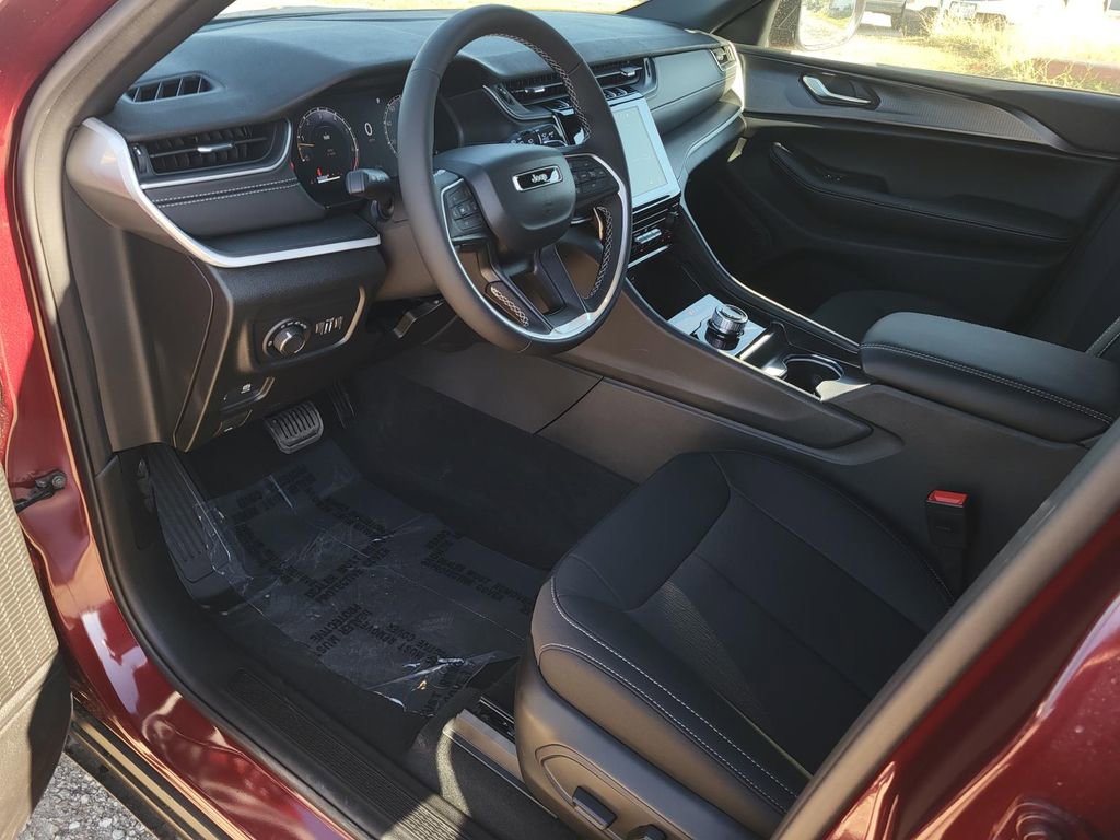 New 2025 Jeep Grand Cherokee Laredo RWD image 10