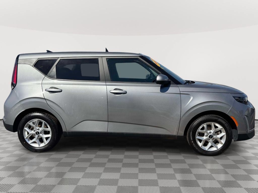 Certified 2023 Kia Soul LX w/ Option Group 015 FWD image 4