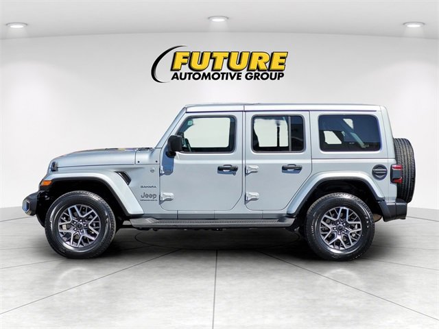 Used 2024 Jeep Wrangler Sahara image 8