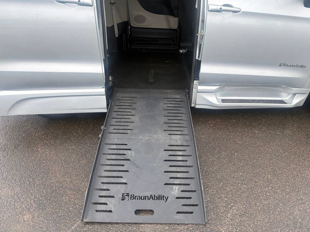 Used 2023 Chrysler Voyager LX FWD image 24