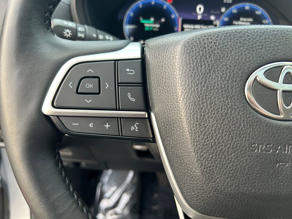 Used 2024 Toyota Grand Highlander Limited image 17