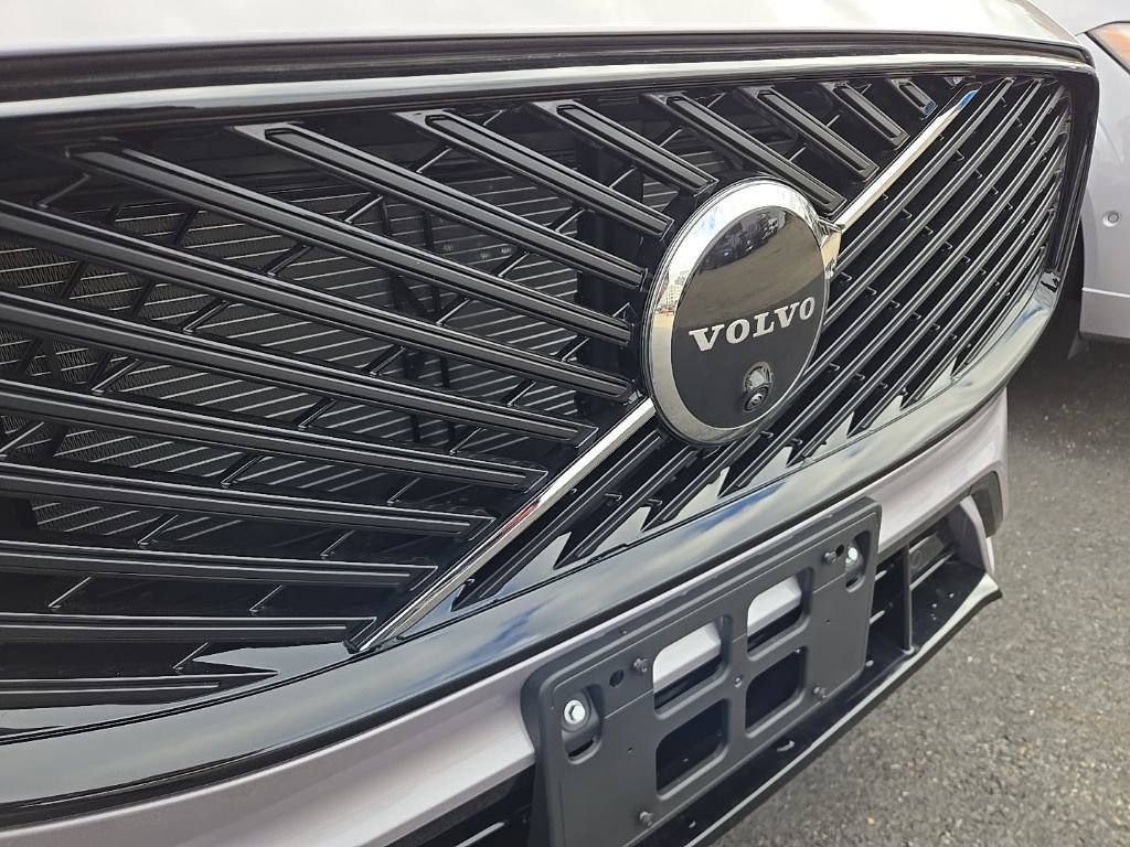 New 2026 Volvo XC60 B5 Plus w/ Protection Package Premier image 4