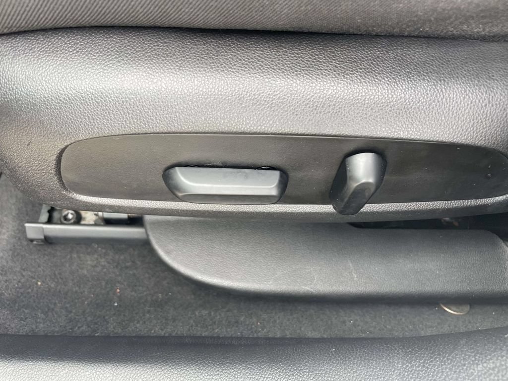 Used 2019 Chevrolet Cruze LT w/ Convenience Package FWD image 15