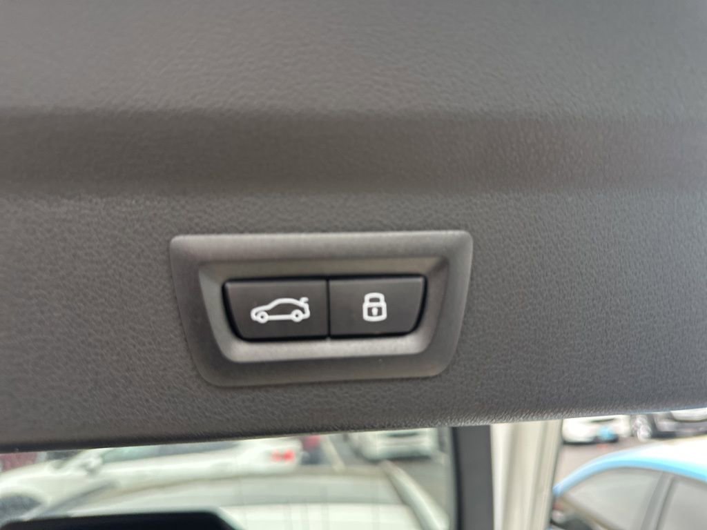 Used 2025 BMW X2 xDrive28i w/ Premium Package image 10