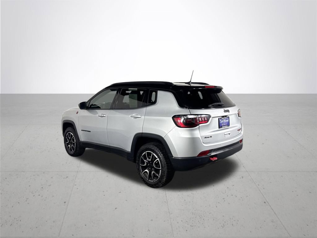 Used 2024 Jeep Compass Trailhawk AWD/4WD image 8