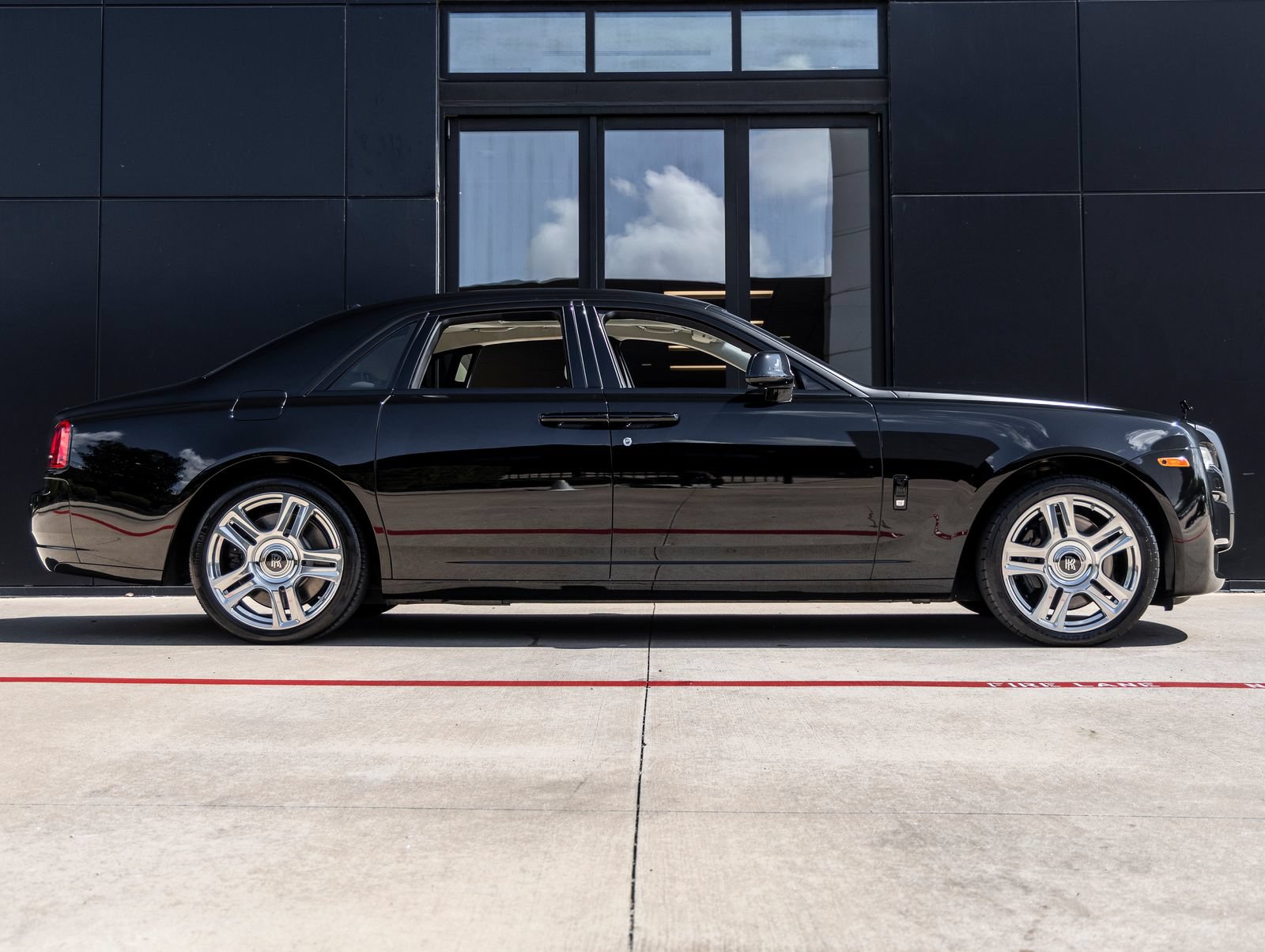 Used 2015 Rolls-Royce Ghost RWD image 21
