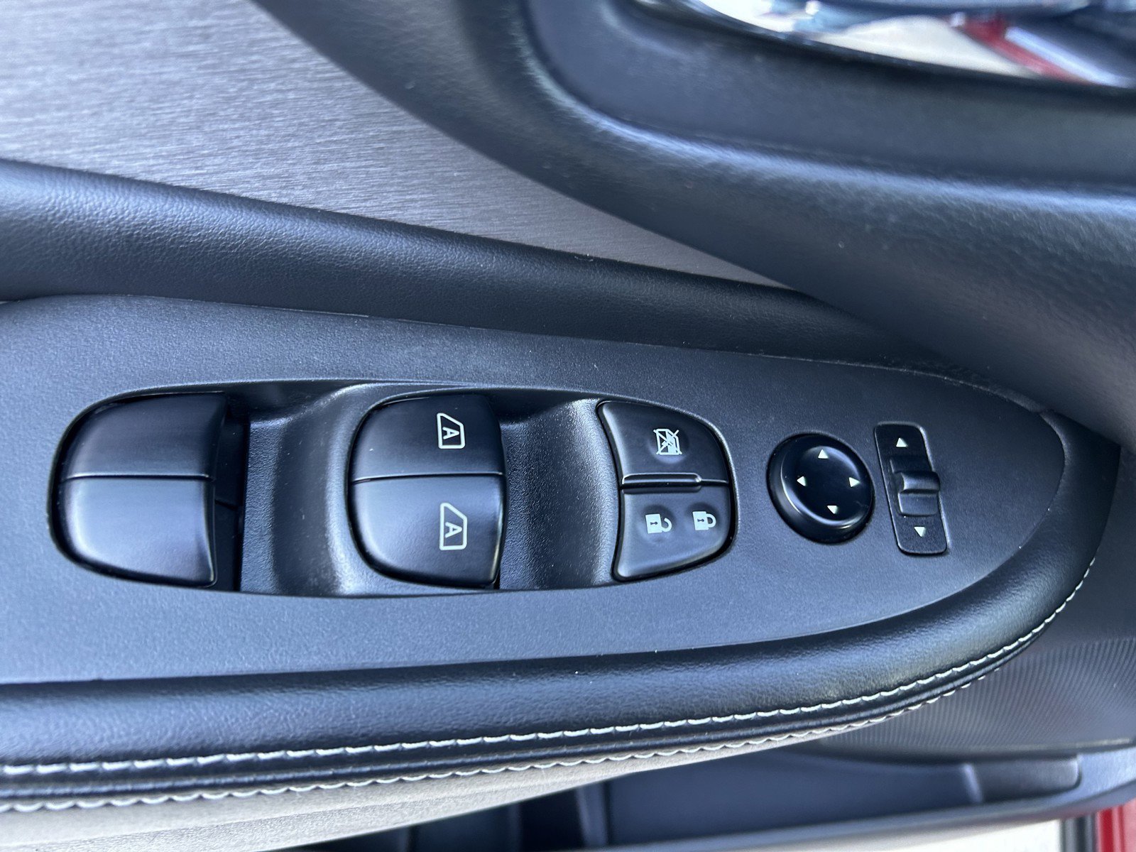 Used 2023 Nissan Murano SV image 11