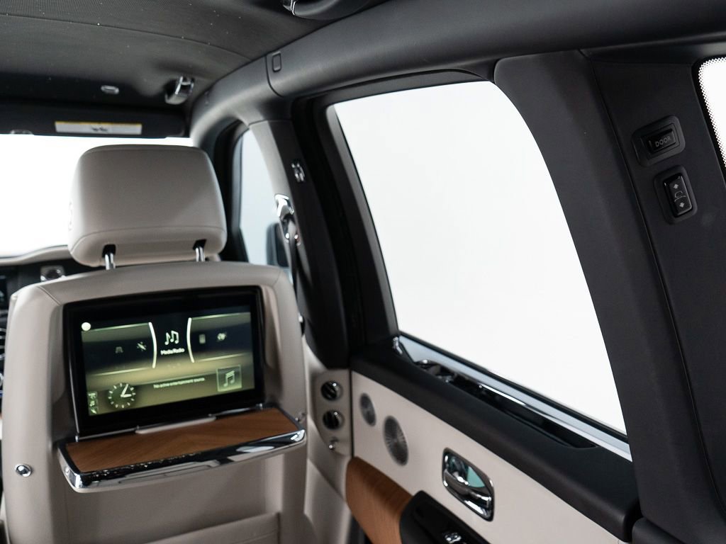Certified 2020 Rolls-Royce Cullinan image 32