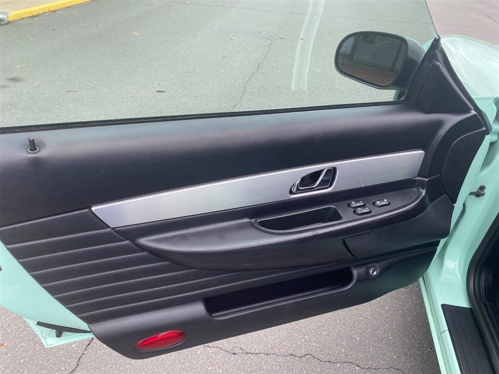 Used 2004 Ford Thunderbird RWD image 8