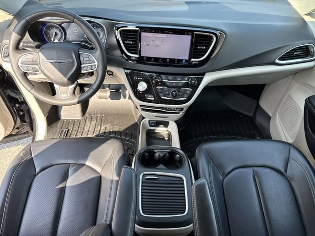 Used 2023 Chrysler Pacifica Touring-L FWD image 19