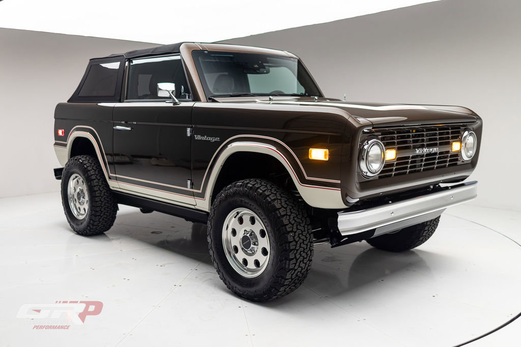 Used 2025 Ford Bronco Badlands image 1