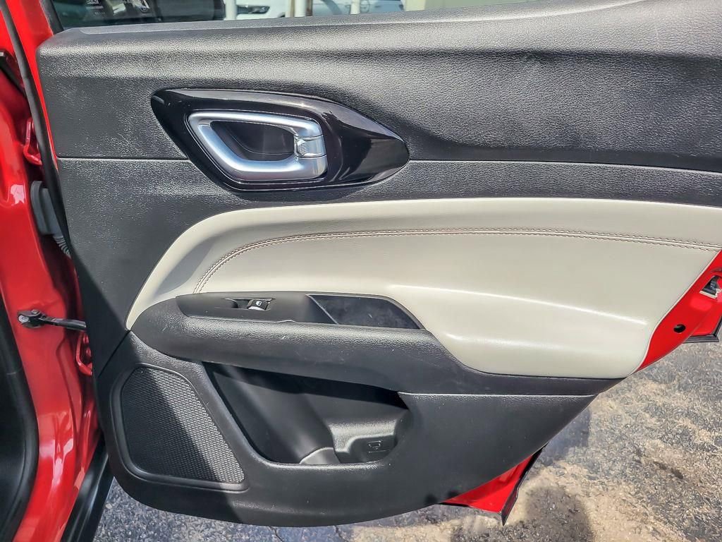 Used 2023 Jeep Compass Limited image 22
