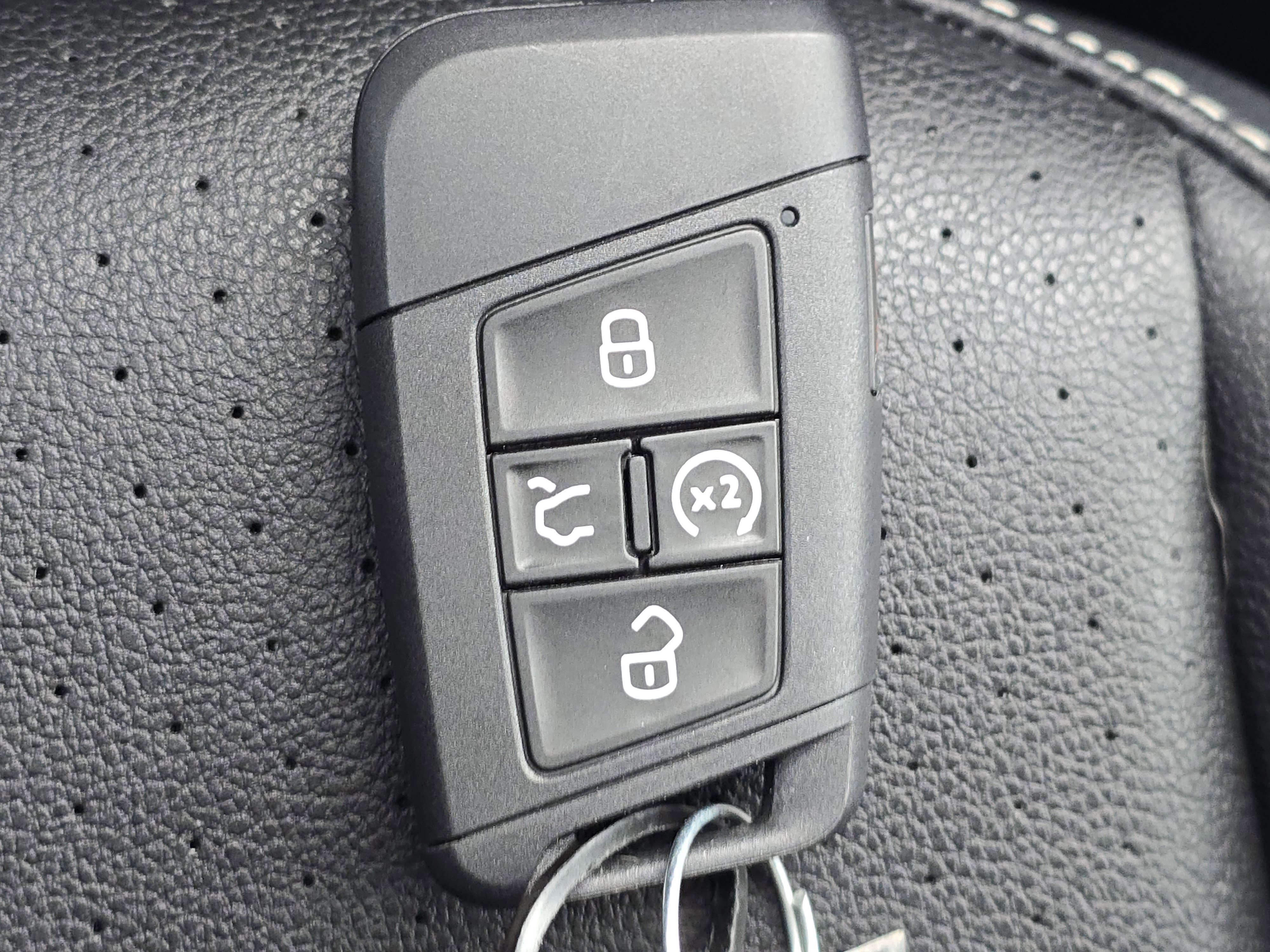 Certified 2023 Volkswagen Tiguan SE w/ Panoramic Sunroof Package AWD/4WD image 27