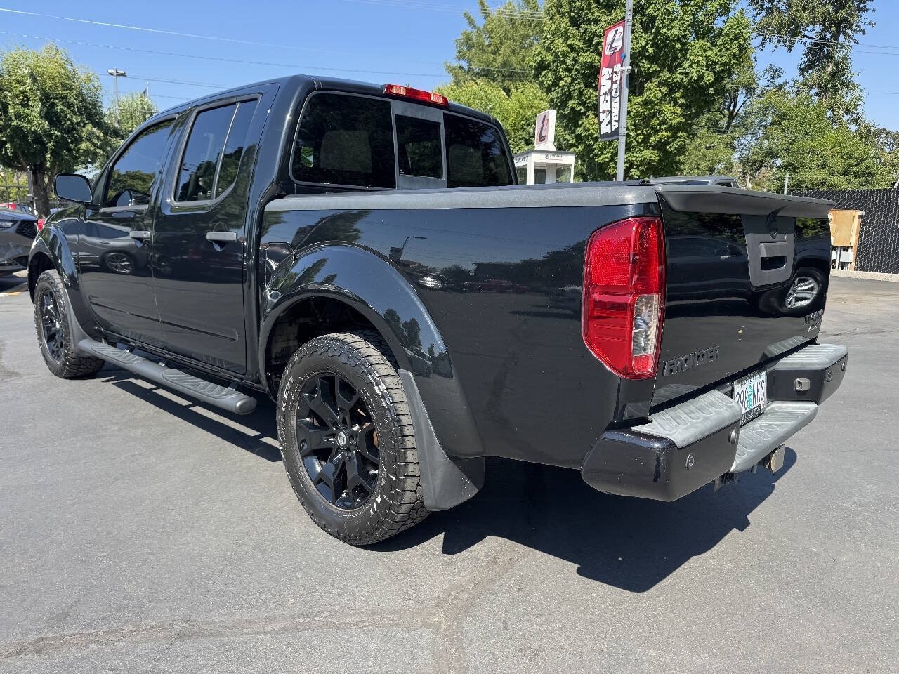 Used 2019 Nissan Frontier SV w/ Value Truck Package AWD/4WD image 4