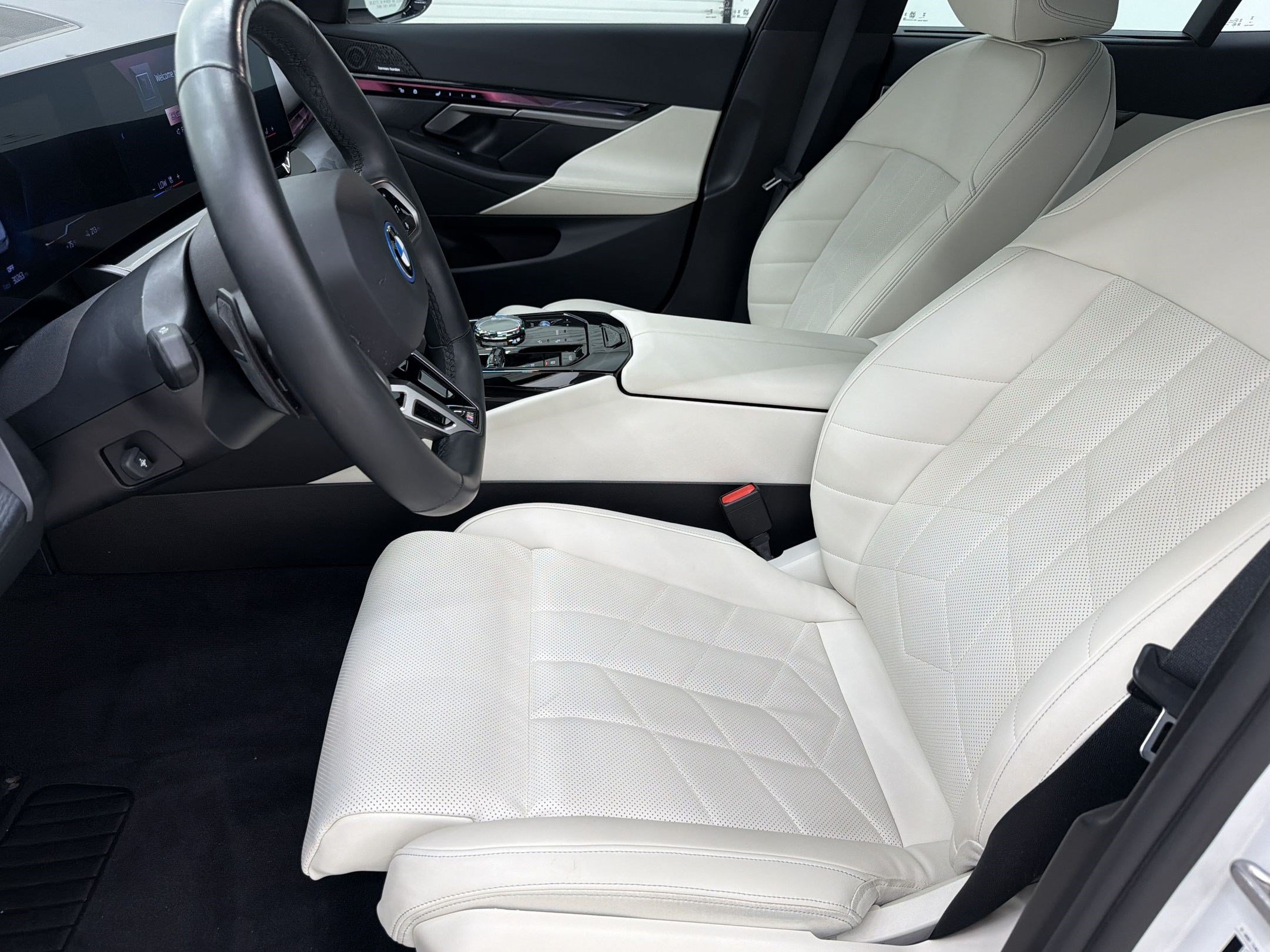 Certified 2024 BMW i5 eDrive40i w/ Executive Package RWD image 5