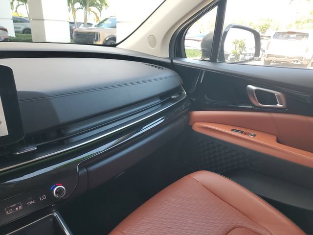 Certified 2025 Kia Carnival SX Prestige FWD image 29