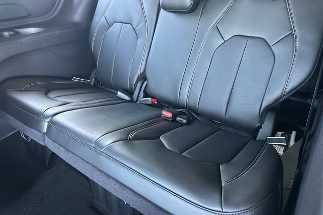 New 2027 Chrysler Pacifica Select FWD image 14