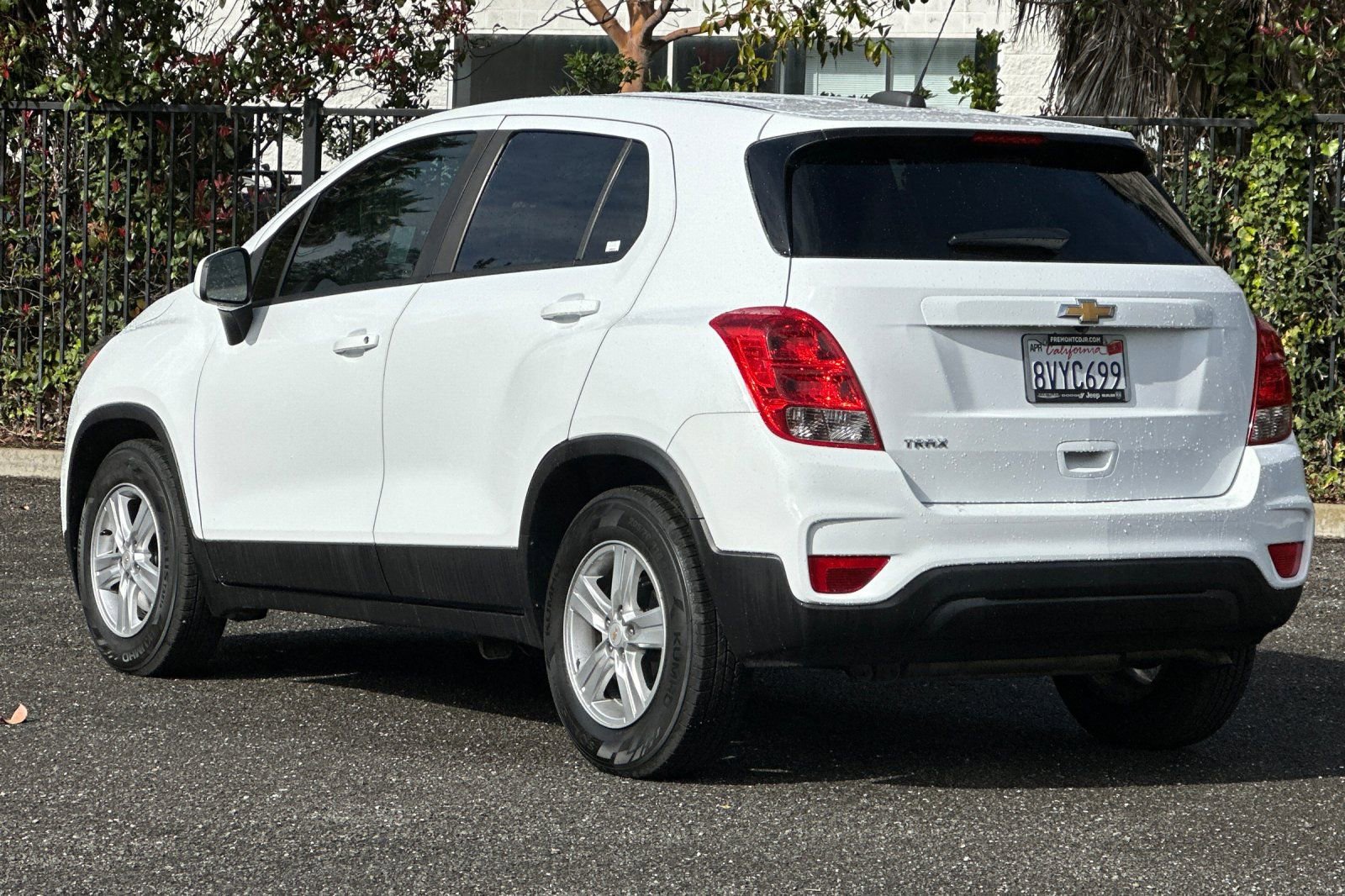 Used 2021 Chevrolet Trax LS w/ Tint and Cruise Package FWD image 5