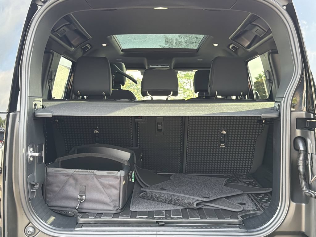 New 2026 Land Rover Defender 110 X-Dynamic SE AWD/4WD image 13