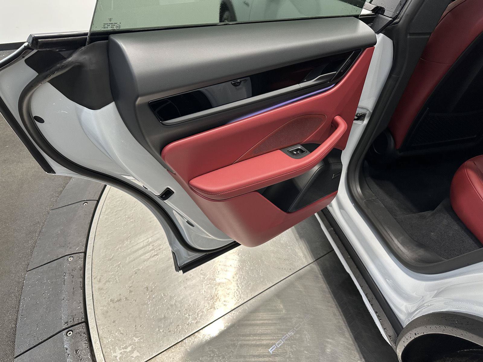 New 2026 Porsche Macan 4S Electric AWD/4WD image 33