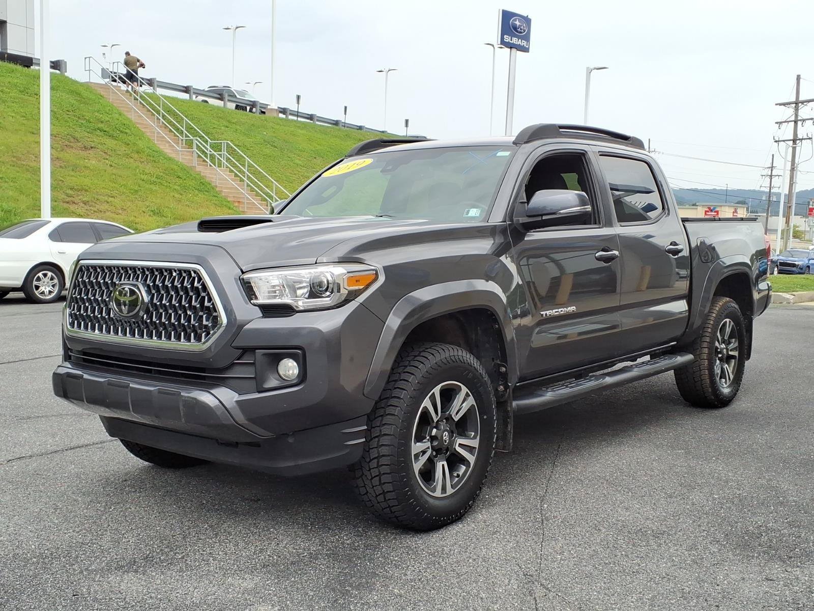 Used 2019 Toyota Tacoma TRD Sport AWD/4WD image 8