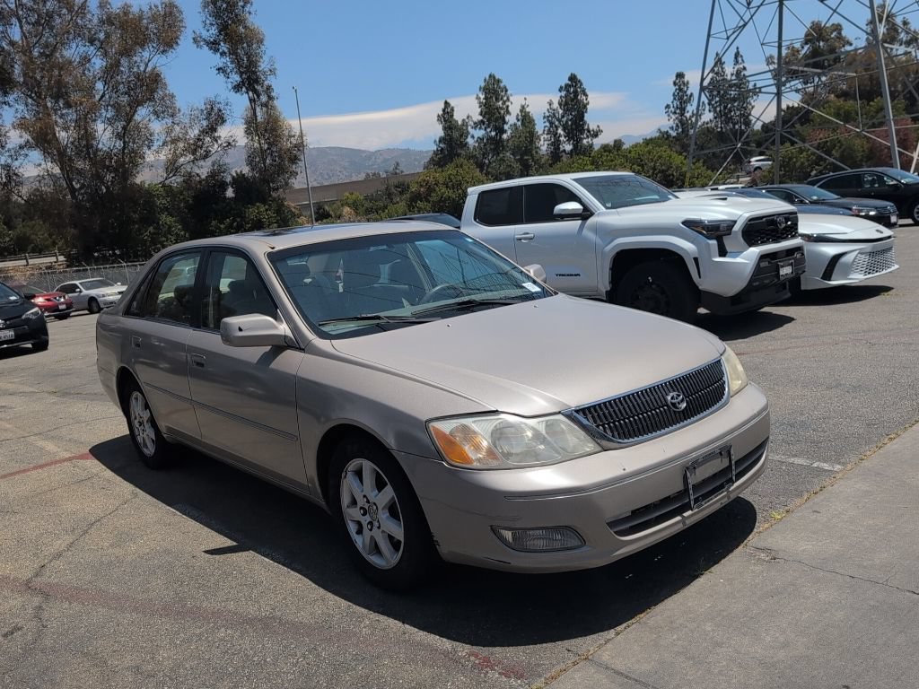 Used 2000 Toyota Avalon XLS FWD image 3