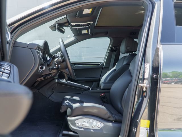 Certified 2026 Porsche Macan AWD/4WD image 17
