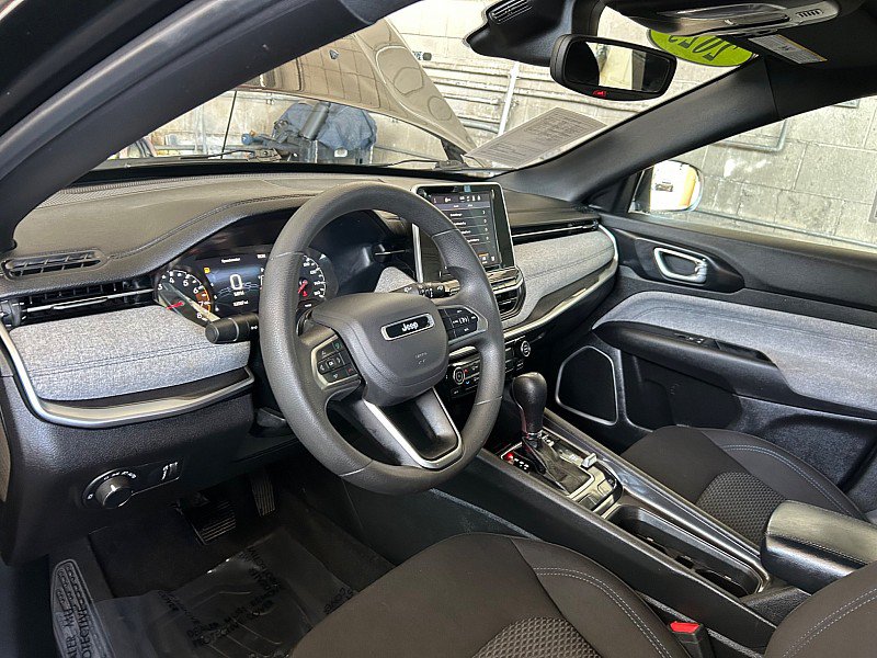 Used 2025 Jeep Compass Sport AWD/4WD image 18