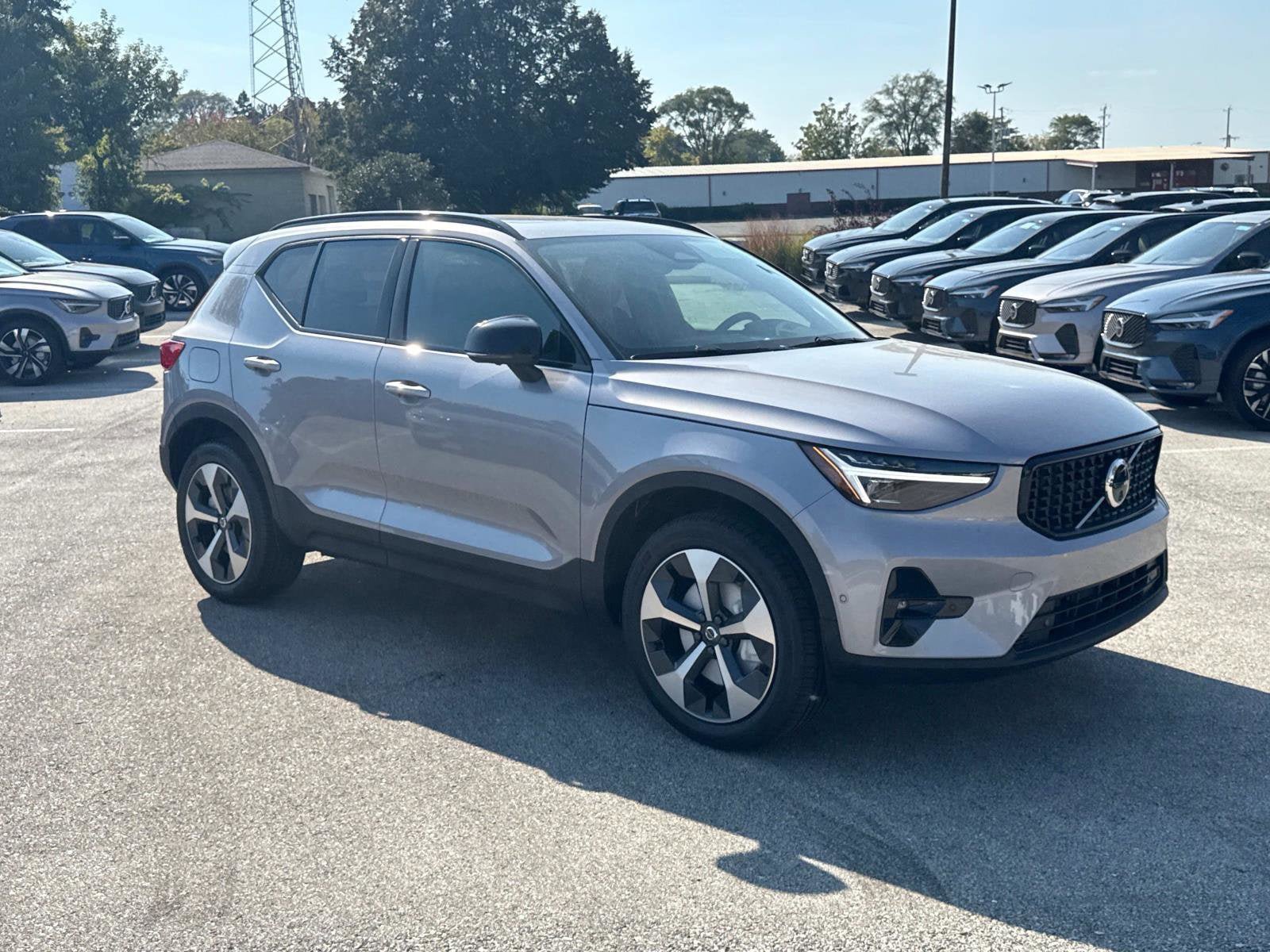 New 2026 Volvo XC40 B5 Plus w/ Climate Package AWD/4WD image 3