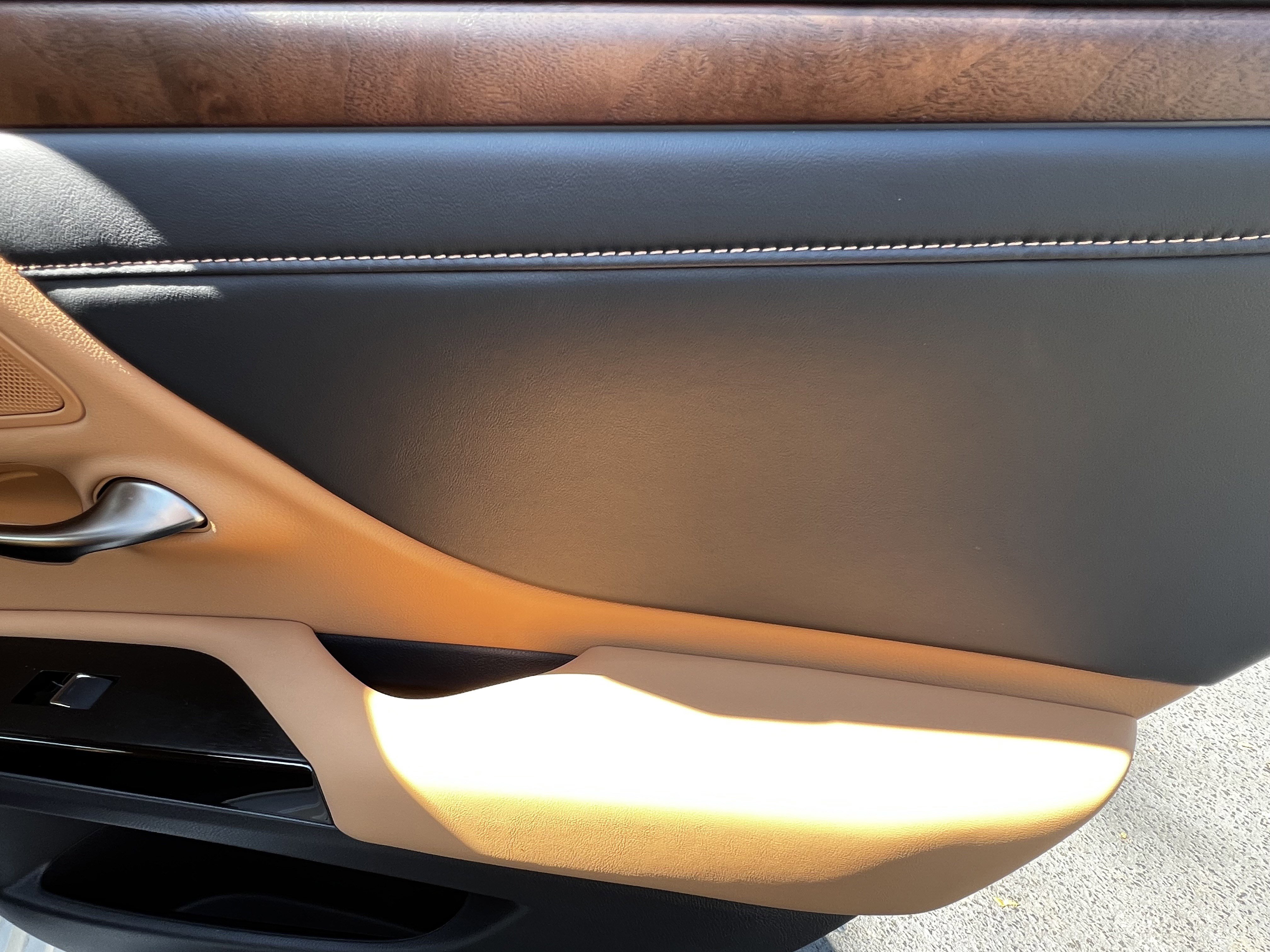 Certified 2025 Lexus ES 300h w/ Premium Package image 38