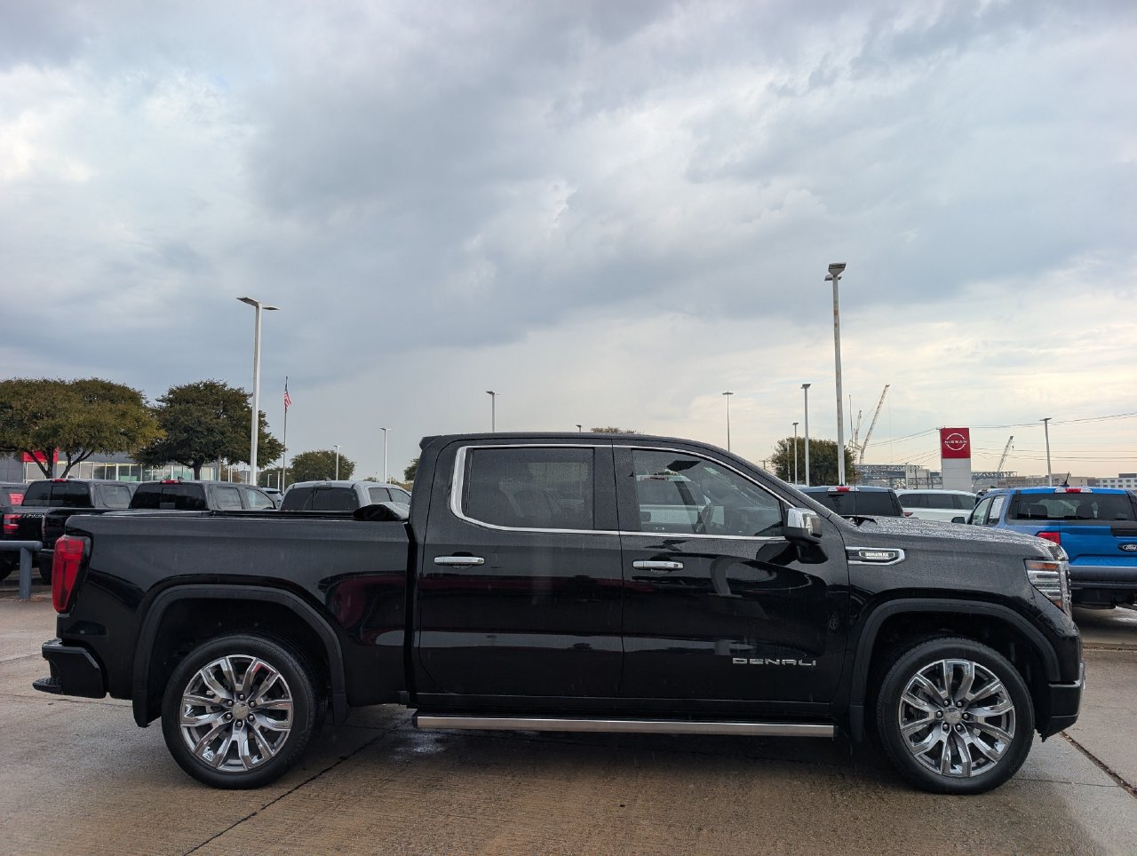 Used 2024 GMC Sierra 1500 Denali AWD/4WD image 3