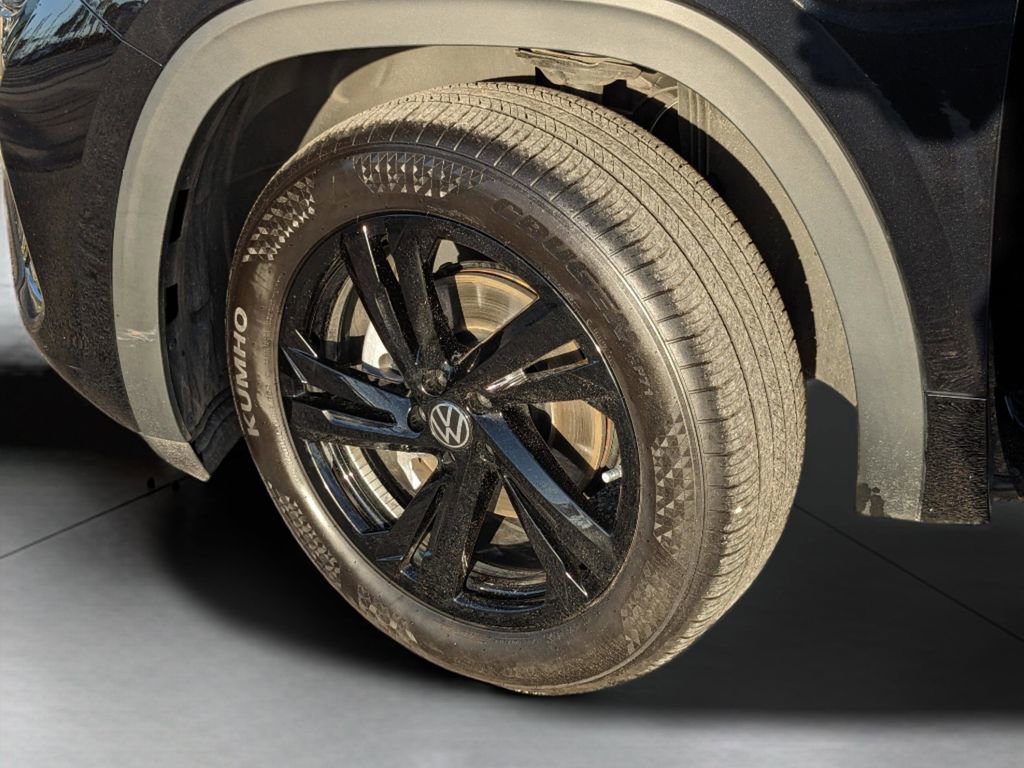 Certified 2025 Volkswagen Atlas Cross Sport SEL R-Line AWD/4WD image 32