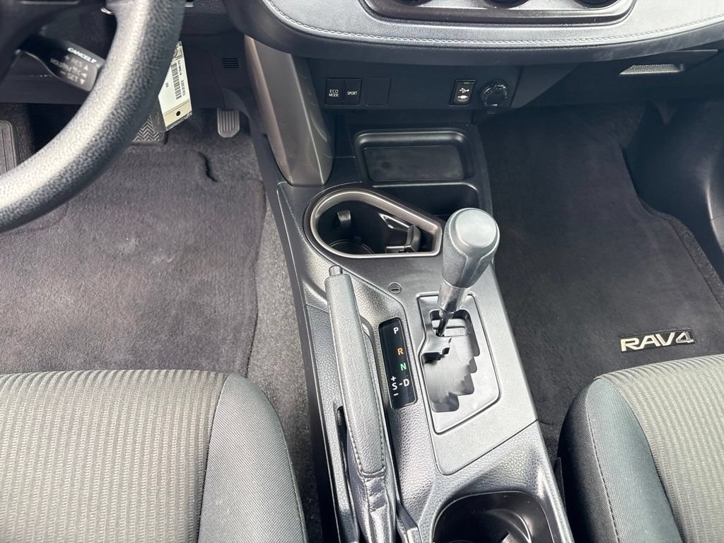 Used 2018 Toyota RAV4 LE FWD image 15