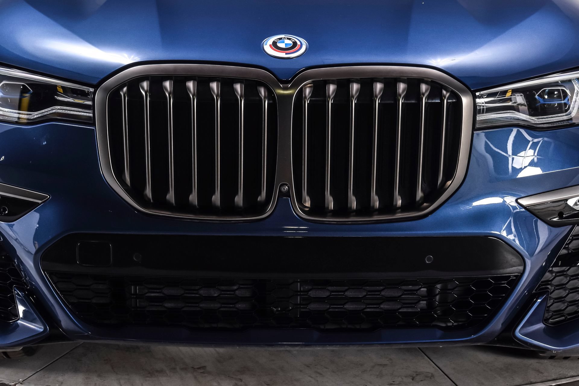 Used 2022 BMW X7 M50i w/ Dynamic Handling Package AWD/4WD image 9