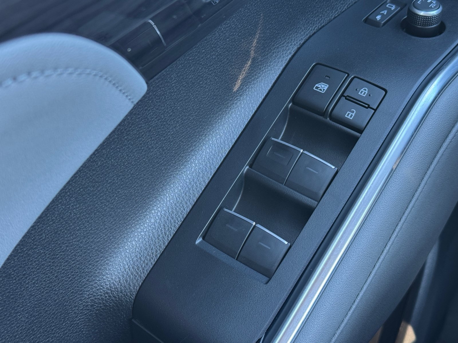 Used 2023 Toyota Highlander Platinum AWD/4WD image 19