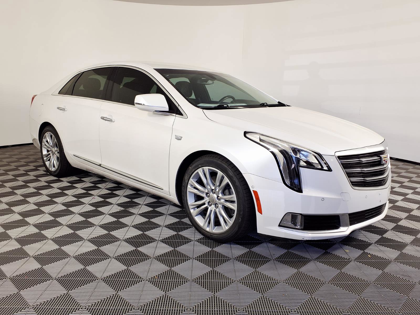 Used 2019 Cadillac XTS Luxury FWD image 3