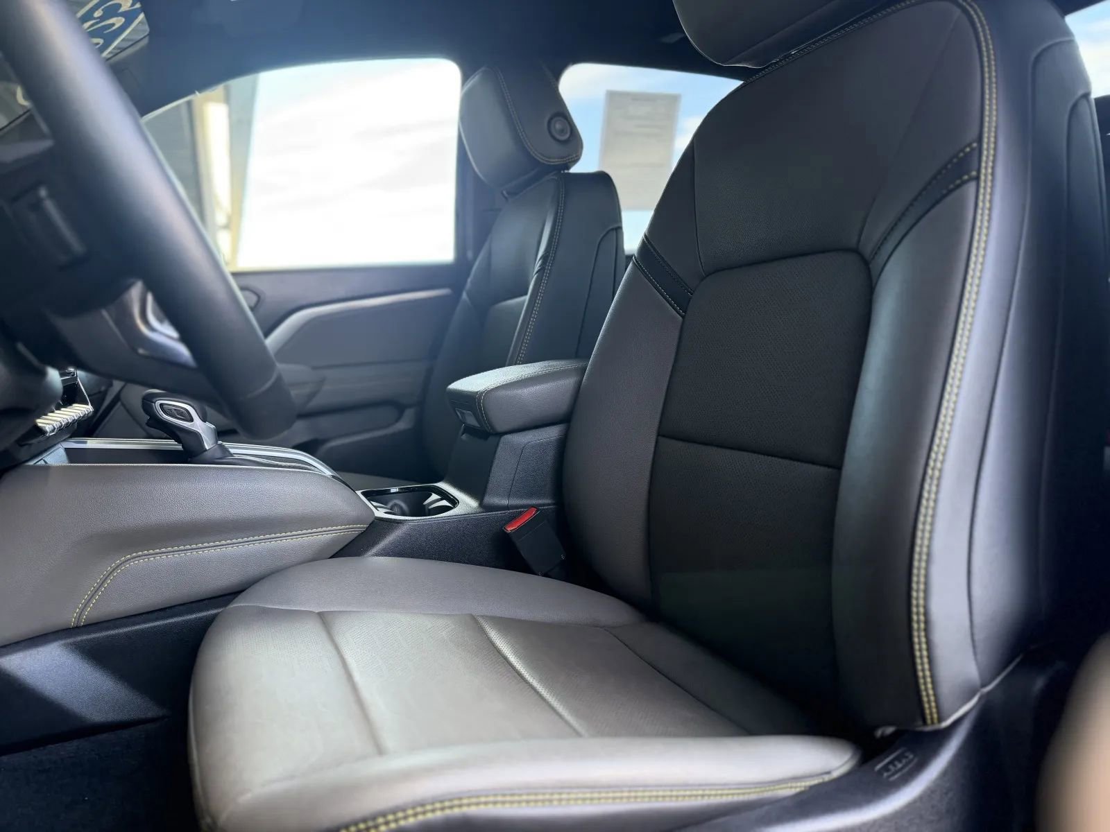 Used 2025 Chevrolet Colorado ZR2 w/ Technology Package image 14