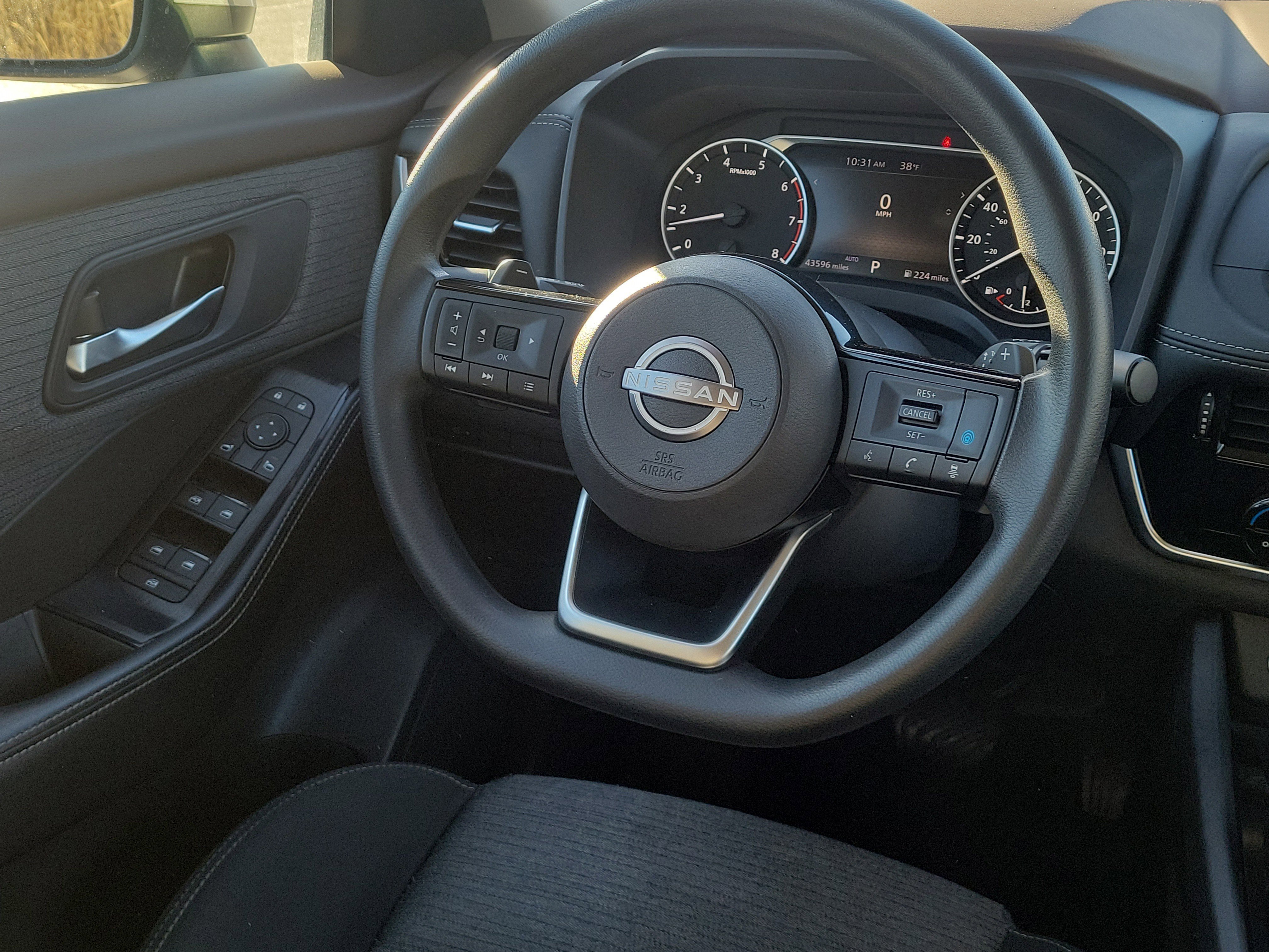 Used 2022 Nissan Rogue SV image 12