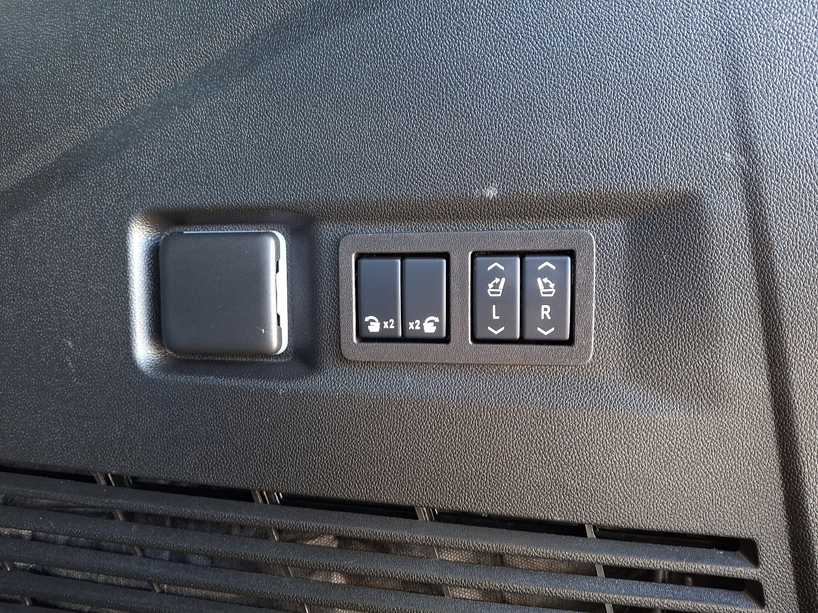 Certified 2024 Chevrolet Tahoe High Country image 30